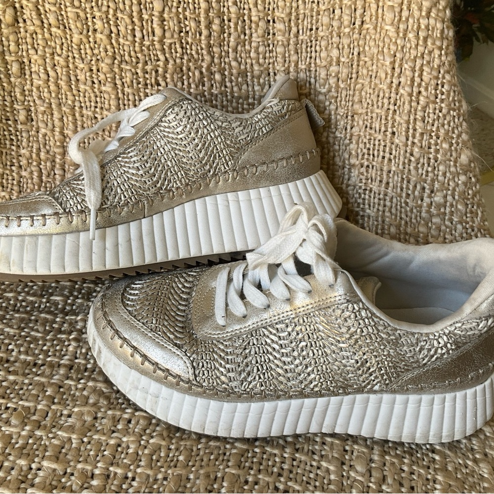 Universal Thread Metallic And White Sneakers - image 6